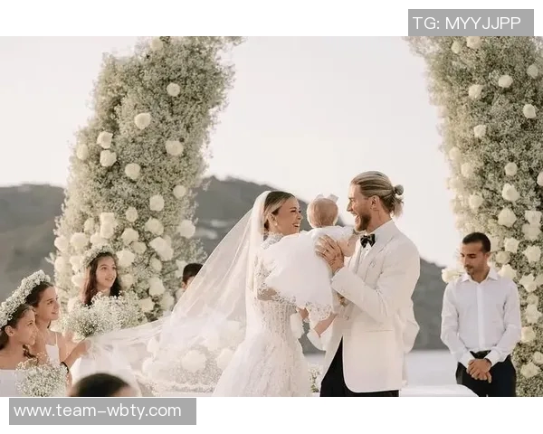 国米与拿波里激战正酣里奇女友现场直击卡里乌斯妻子线上精彩主持